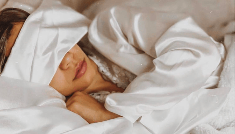 Sleep aid pillowcase women sleeping sound and happy landscape